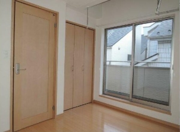 居室(5.7帖のきれいな洋室。)