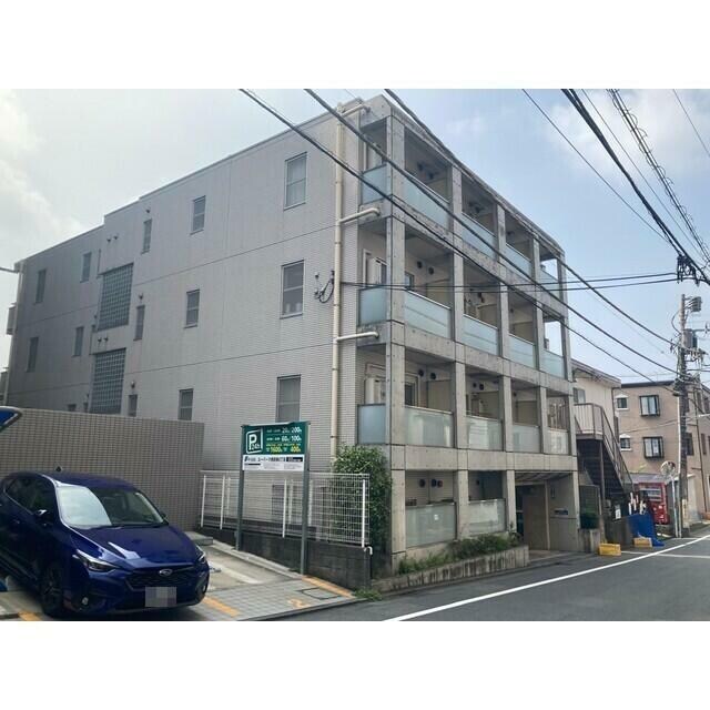 物件外観写真1　(鉄筋コンクリート造のがっちりとした建物。)