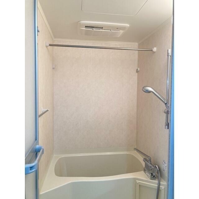 物件内観写真4　(浴室乾燥機付きバス。)