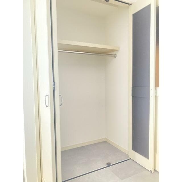 物件内観写真7　(クローゼット完備。)