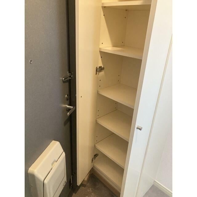 物件内観写真9　(シューズボックス完備。)