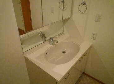 物件内観写真7　(嬉しい独立洗面台付き。)