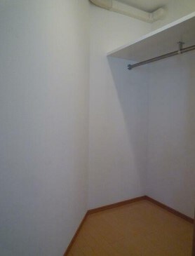 物件内観写真8　(ウォークインクローゼット完備。)