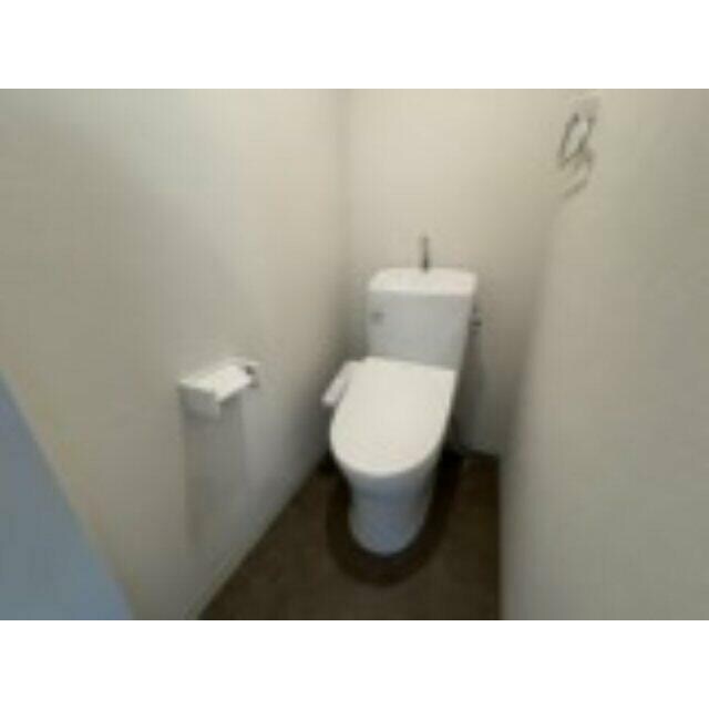 物件内観写真5　(温水洗浄便座。)