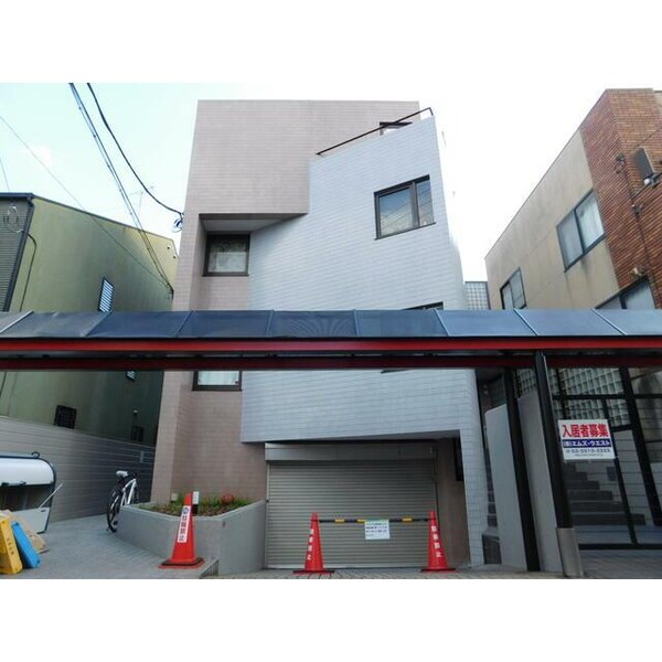 外観(鉄筋コンクリート造のがっちりとした建物。)