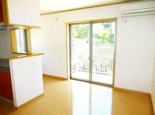 物件内観写真5　(明るい洋室！)