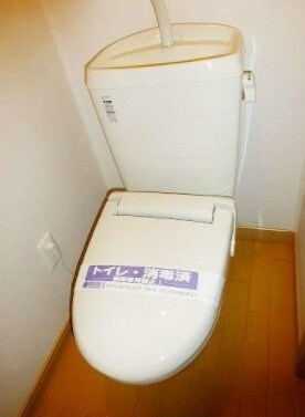 物件内観写真8　(温水洗浄便座。)