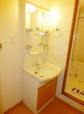 物件内観写真9　(嬉しい独立洗面台付き。)