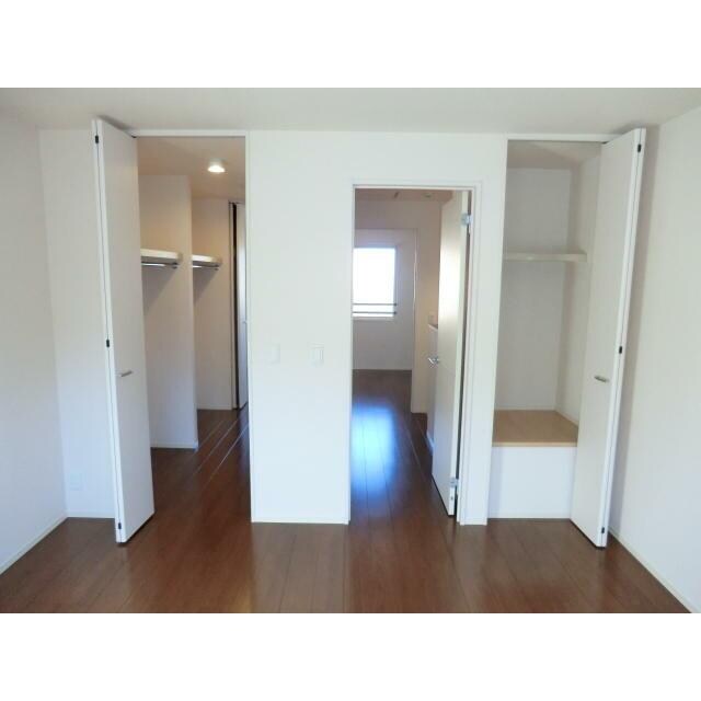 物件内観写真9　(ウォークインクローゼット完備！)