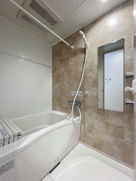 物件内観写真5　(追い焚き機能、浴室乾燥機付きバス。)