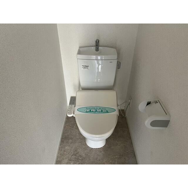 物件内観写真5　(温水洗浄便座。)