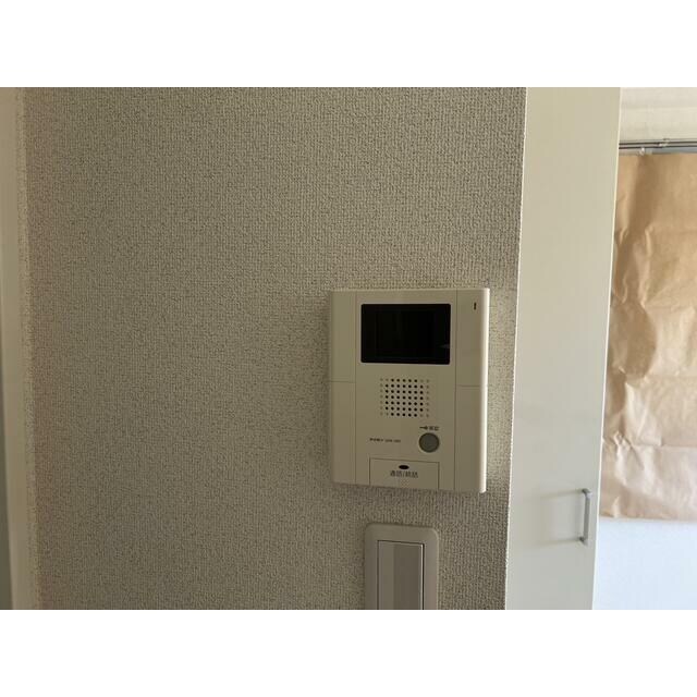 物件内観写真6　(モニター付きインターホンで来客時も安心。)