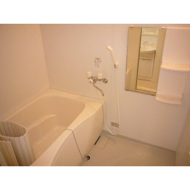 物件内観写真4　(浴室乾燥機付きバス。)