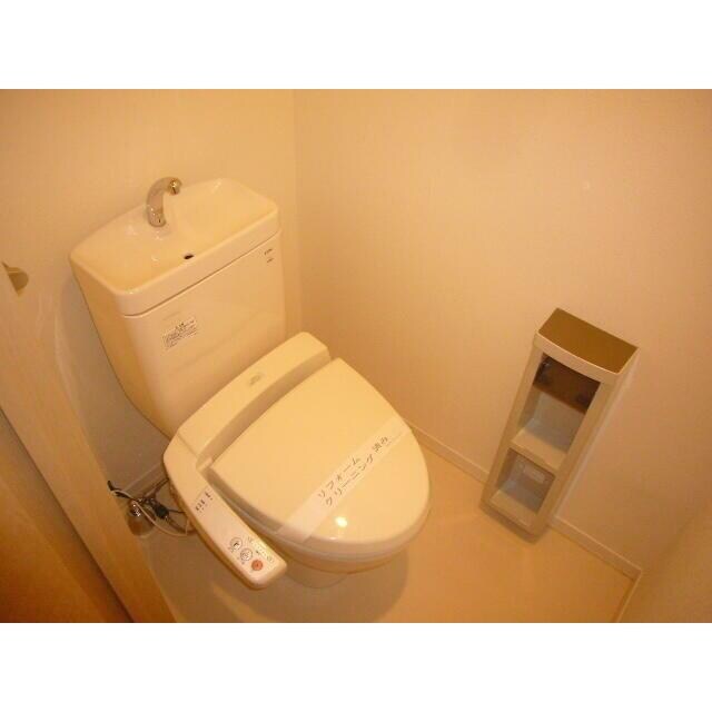 物件内観写真5　(温水洗浄便座。)