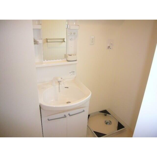 物件内観写真6　(嬉しい独立洗面台付き。)