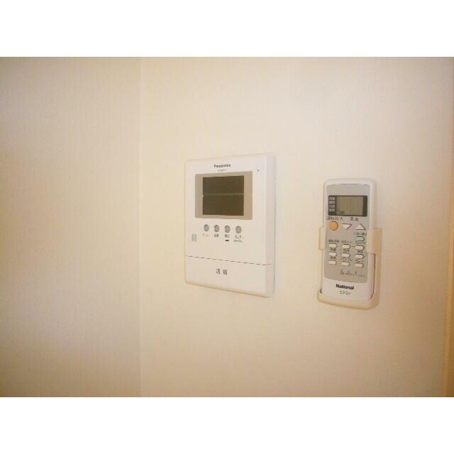 物件内観写真7　(モニター付きインターホンで防犯面も安心です！)