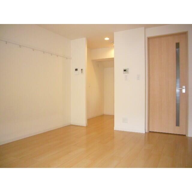 物件内観写真8　(きれいなフローリング。)