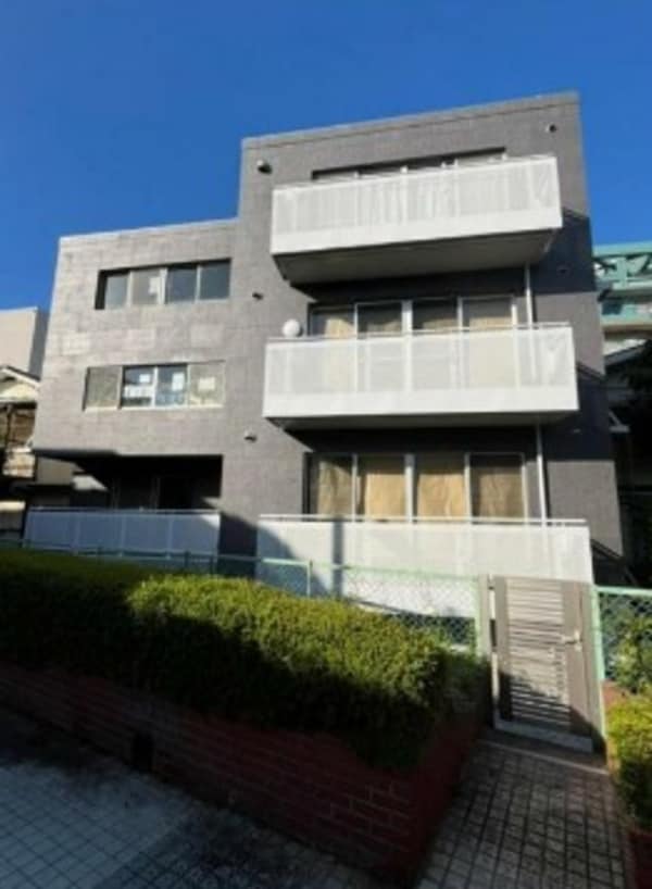 外観(鉄筋コンクリート造のがっちりとした建物。)
