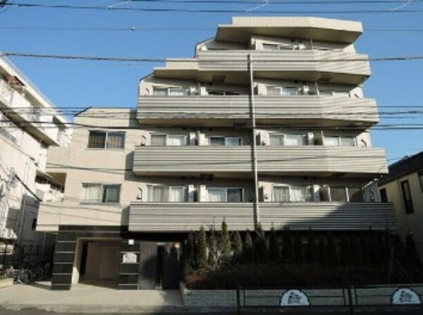 外観(鉄筋コンクリート造のがっちりとした建物。)