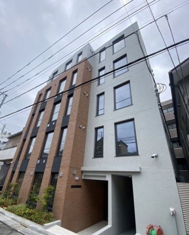 物件外観写真1　(鉄筋コンクリート造のがっちりとした建物。)