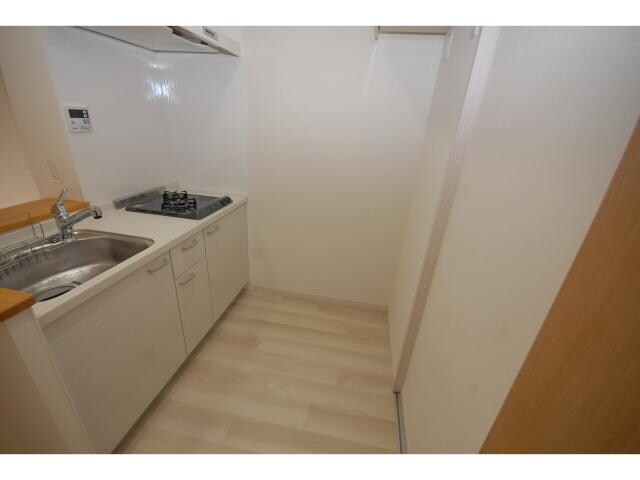 物件内観写真3　(キッチン後ろスペース)