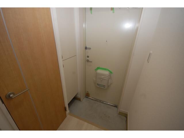 物件内観写真11　(玄関収納)