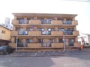 山岡アムールビル外観写真