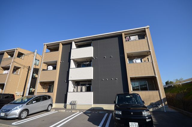 メゾン　ド　ペルレ　住村　Ⅱ