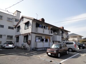 ドミール鼻岡A棟外観写真