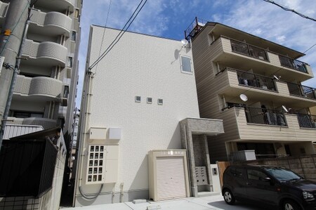 RAFFLES外観写真