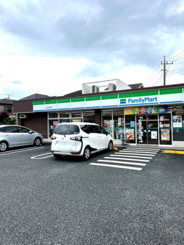 ファミリーマート 日高高萩店 0.8km