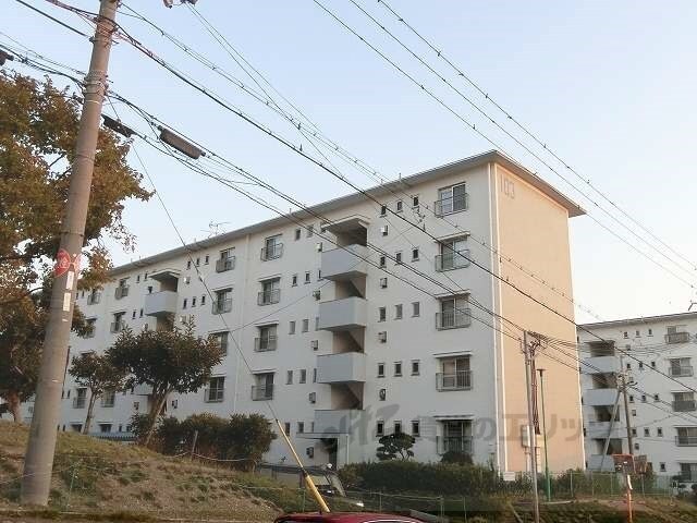 男山第二住宅103棟403号室の物件外観写真