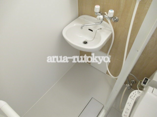 物件内観写真6　(シャワールームにリフォーム済み)