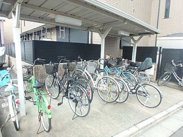 物件外観写真5　(駐輪場)