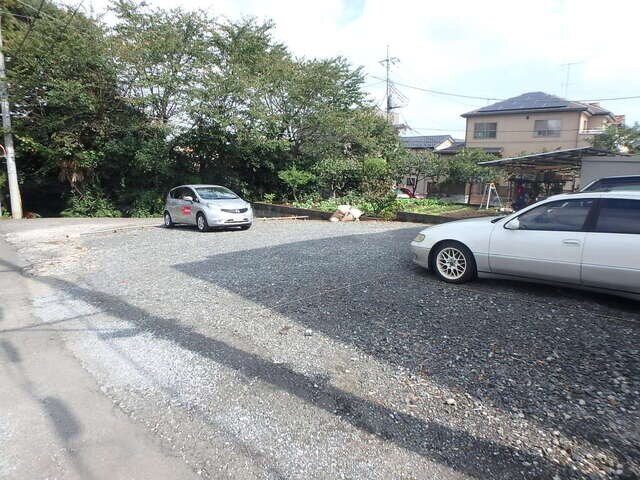 物件外観写真3　(駐車場（空車確認要）)