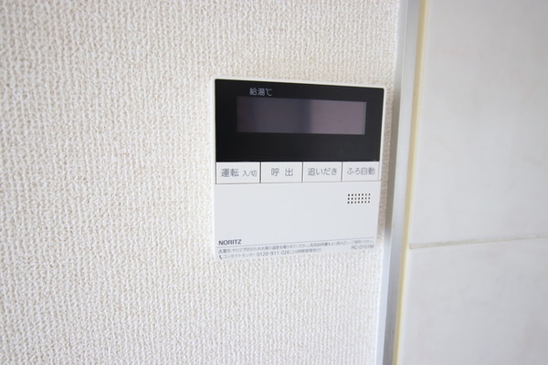設備(離れた場所から操作が出来る給湯器リモコン。)