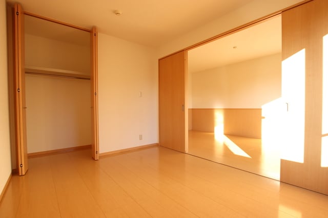 物件内観写真7　(【洋室6帖】　掃除がしやすいお部屋★)