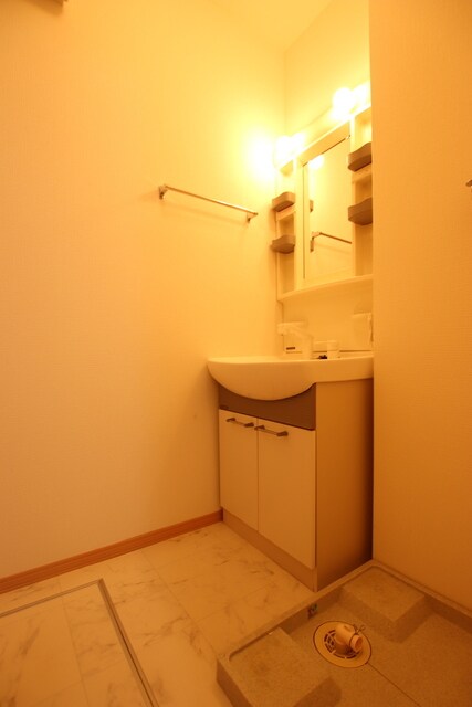 物件内観写真12　(★忙しい朝にうれしいシャワー付き洗面台★)