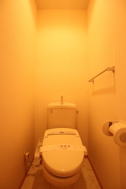 物件内観写真14　(★温水洗浄機能付便座で快適さのお手伝い★)