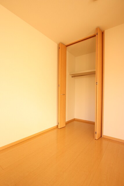 物件内観写真16　(★上部棚があって整理しやすいクローゼット★)