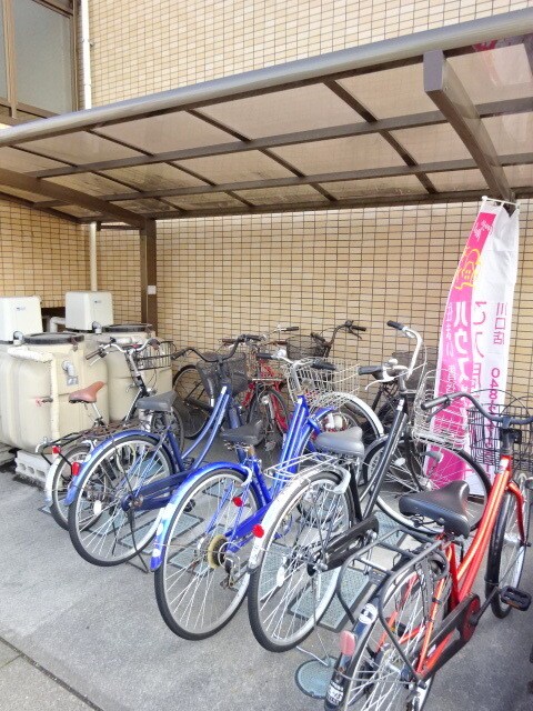 物件外観写真4　(駐輪スペース♪)