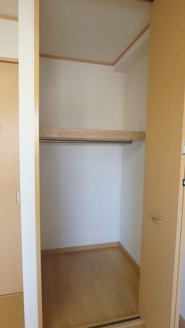 物件内観写真13　(収納力のあるクローゼット付きです！)
