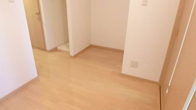 物件内観写真16　(キッチンスペースは広々の4帖です！)