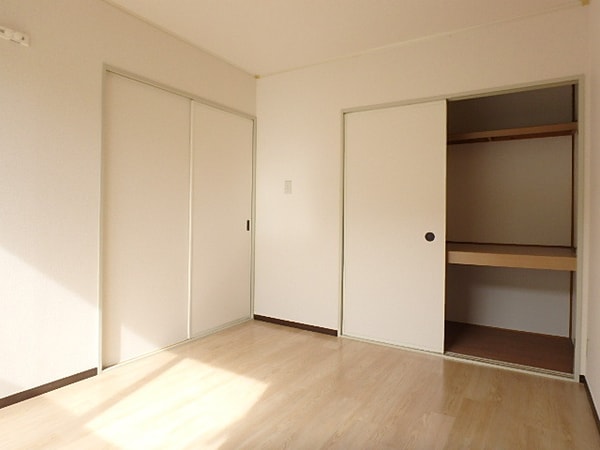 子供部屋(洋室にも収納ございます。)