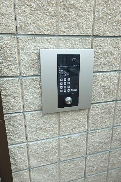物件外観写真4　(オートロック付き)