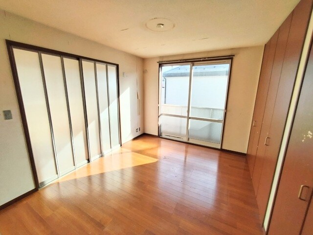 物件内観写真8　(【洋室】　掃除がしやすいお部屋★※別室参考写真)