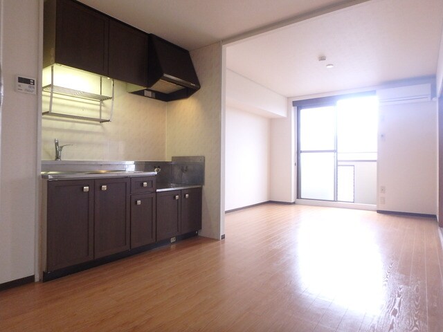 物件内観写真6　(【別室参考写真】11帖のＬＤＫです)