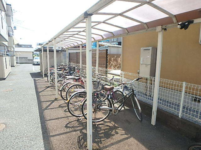 物件外観写真4　(敷地内駐輪場)