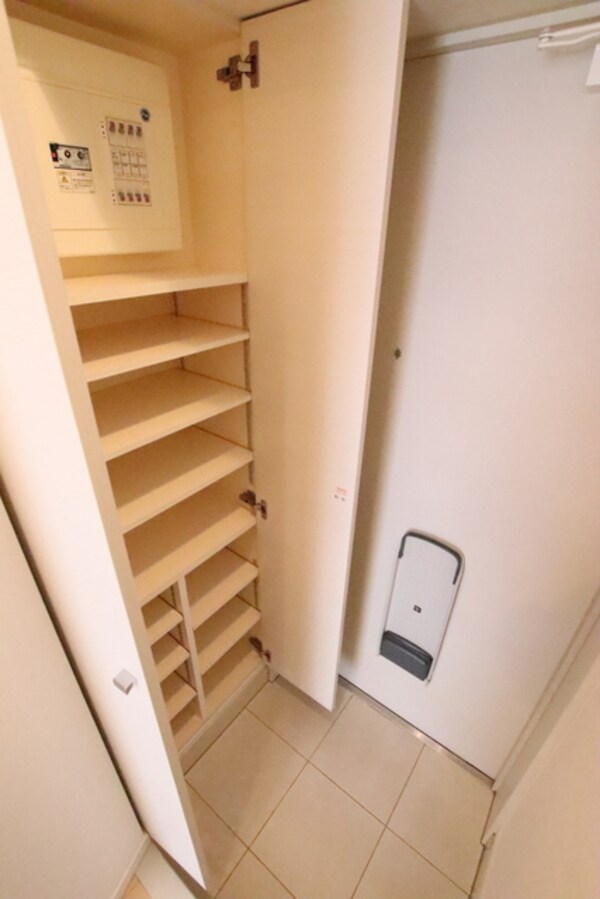 玄関(★下駄箱★　※別室参考写真　)