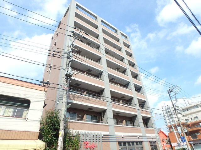 物件外観写真1　(２００９年築のオートロック付１Ｋマンションです！)